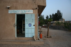 boutique dans les rues de Saly Niakh Niakhal (Sngal)