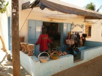 boutique dans les rues de Saly Niakh Niakhal (Sngal)