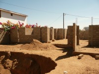 construction : lvation des murs de la villa Ker Tukki  Saly, Sngal